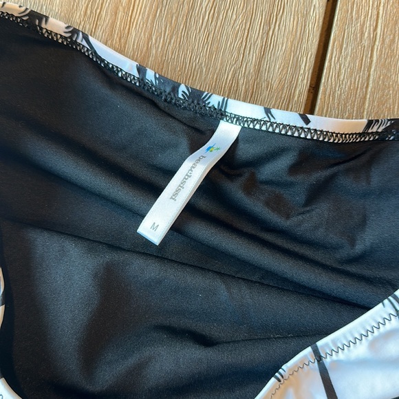 Bikini - Picture 5 of 6